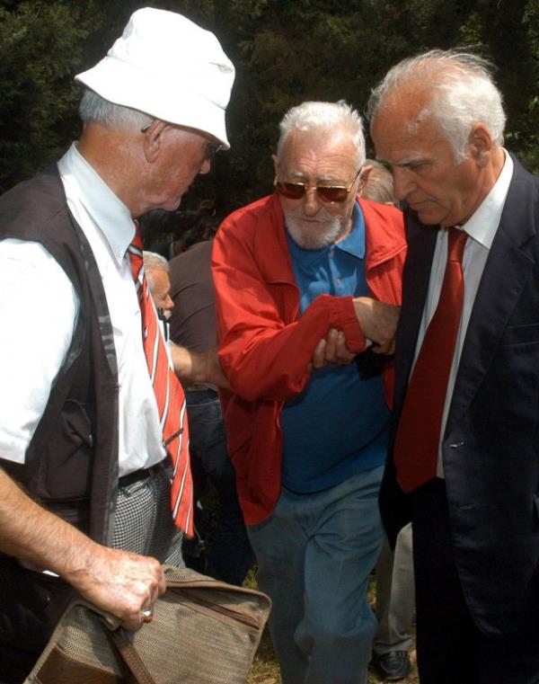 Beikta Jimnastik Kulb'nn kurucularndan ve eski bakanlarndan Ahmet Fetgeri Aseni, mezar basnda anld.  19/05/2007