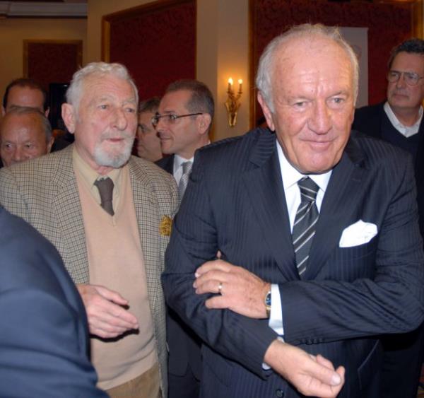 Fenerbahe, Beikta, Galatasaray ve Trabzonspor'un eski bakanlar, Trk Kalp Vakf'nn organize ettii Eski Dostlar Gecesi'nde bulutu.  23/01/2007