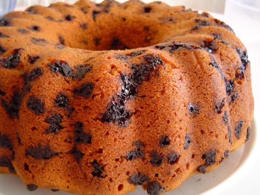 Hazrladnz kekin ortasna malzeme koyacanz zaman bak ile kesmenize gerek yok. Diki ipliini kekin etrafna gerip dikkatlice ektiiniz zaman dzgn bir ekilde kesildiini greceksiniz.