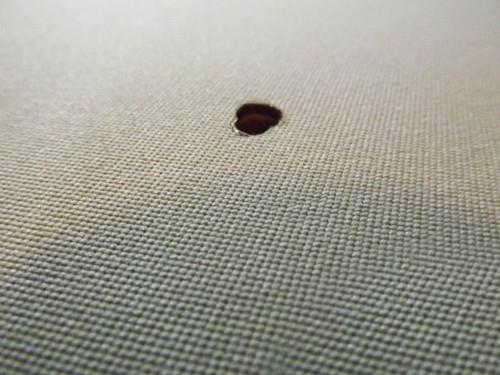 Haldaki sigara yanklarndan, yank yerler zerinde zmpara kad ile dairesel hareketler yaparak kurtulabilirsiniz.