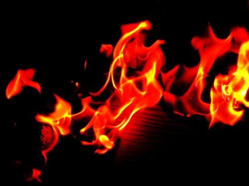 Ayet-el Krsi indiinde, dnyadaki btn putlar ve krallar yere dm ve balarndaki talar yuvarlanmtr.