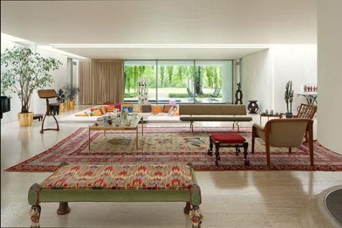 Efendimiz(SAV) buyurdu ki; "Bakara Sresinde bir Ayet vardr ki Kur'n Ayetlerinin Efendisidir. eytan olan herhangi bir evde okunursa (eytan) o evden kar. (O Ayet) Ayet-el Krsi'dir." (Beyhki)