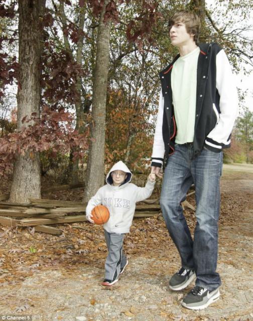 Atlanta'da Nick Smith ilkel ccelik hastalndan dolay boyu 90 cm.