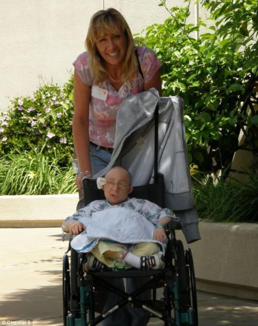 Atlanta'da Nick Smith ilkel ccelik hastalndan dolay boyu 90 cm.