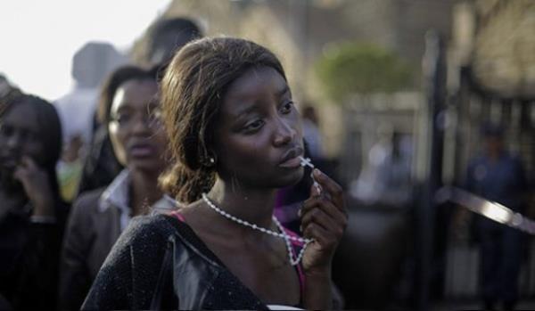 <br><b>GZLEM PORTRELER BRNCLK DL</b></br>  Markus Schreiber, Almanya, The Associated Press  <br>13 Aralk 2013, Pretoria, Gney Afrika</br>  13 Aralk gn, Gney Afrika'nn eski devlet bakan Nelson Mandela'nn katafalknn bakent Pretoria'daki Birlik Binas'nda (Devlet Bakanl Saray) tehir ediliinin nc ve son gnnden hayal krklyla ayrlan bir kadn.