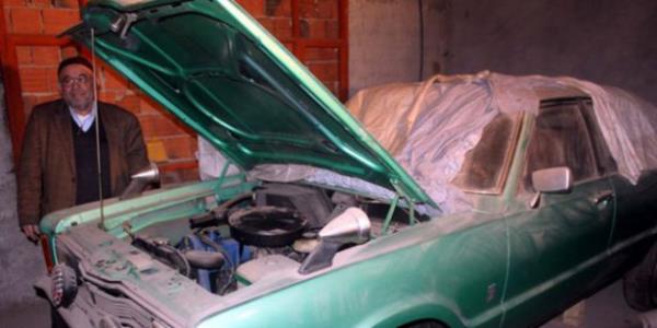 zin srasnda bir arsa satn aldn ve apartman yaptrmaya baladn anlatan Uysal, "Almanya'dan Trkiye'ye GMR 7249 geici plakayla arabam getirdim ve gmrn dedim. Daha sonra tekrar Almanya'ya dndm. Otomobilimi 1979 ylnda inaat devam eden apartmann giri katndaki bir odaya braktm. Odann duvarlarn da tulalarla rdrdm" dedi