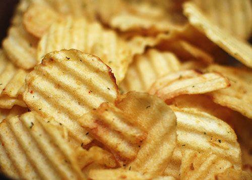 Gazetelerde, dergilerde, sokak afilerinde, televizyonda, internette yani ksacas her yerde bizi tuzaa drmeyi bekleyen sala zararl fakat bir o kadar da lezzetli yiyeceklerin reklam var.