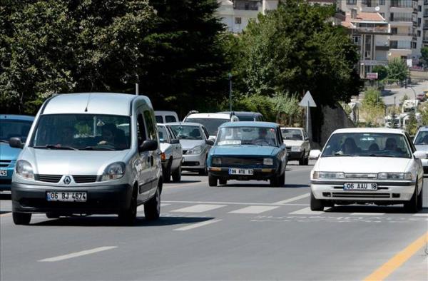 "Otomobile ok talip kt, ciddi teklifler aldm ve arkadalarmn istei zerine arabay sata kardm. 30 Temmuz'dan bu yana ok sayda kiiyle grtm. Otomobile 500 bin lira deer bitim, imdiye kadar 235 bin liraya kadar teklif edenler oldu ancak bu plaka Erdoan'a yakr."