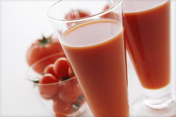 Salatalara ya da sandviinize domates koyabilirsiniz, ayrca domates sosu ile makarna yapp afiyetle yiyebilirsiniz. Bunun yan sra mangalda tavuun, kftenin yannda domatesi zgara yapabilirsiniz.