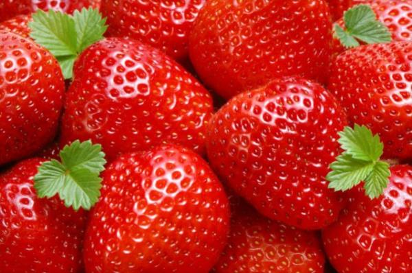 <b>ilek:</b> Bir porsiyon ilek bir portakaldan daha fazla C vitamini ierir. Ayrca ilein iinde folat, potasyum ve lif bulunuyor.