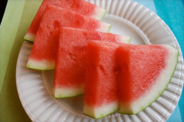 ok az kalori ieren karpuz sayesinde kilo almadan susuzluunuzu giderebilirsiniz. Ayrca karpuz iyi bir A ve C vitamini kaynadr.