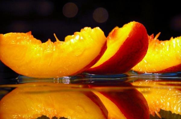 Scak yaz gnleri boyunca aldnz svlar dengelemeye yardm eden eftali ayn zamanda iyi bir C vitamini kaynadr.