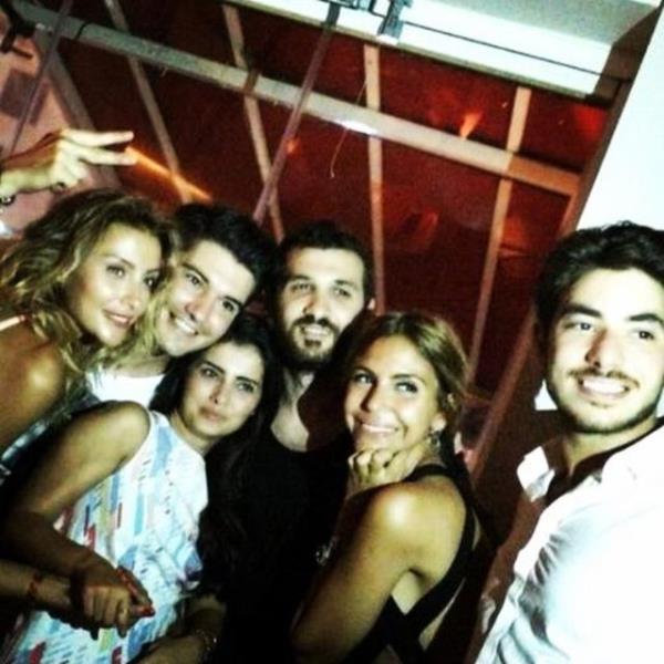 ZGE ULUSOY  <br>Bu ekip kim olduunu iyi biliyor</br>