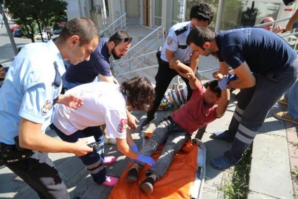 Adlar aklanmayan iki gen, iddiaya gre mahalledeki bo bir arazide sentetik uyuturucu madde kulland.