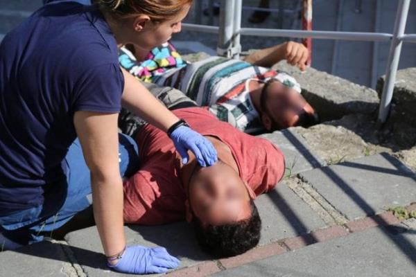 Dier yandan genlerin tedavilerine ili Etfal Eitim ve Aratrma Hastanesi acil servisinde devam edildii, iki arkadatan birinin durumunun ar olduu ifade edildi. HA