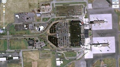 <p><b>Syracuse Hancock Uluslararas Havaalan</b></p>  Herkese ak olan hava alann, ayn zamanda askeri bir tesis olmas nedeniyle sansrlenmi