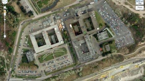 <p><b>NATO C3 Birimi, Hollanda</b></p>  Hollanda hkmeti, bu nemli NATO tesisi hakkndaki detaylarn merakl gzler tarafndan incelenmesini istememekte hakl olabilir