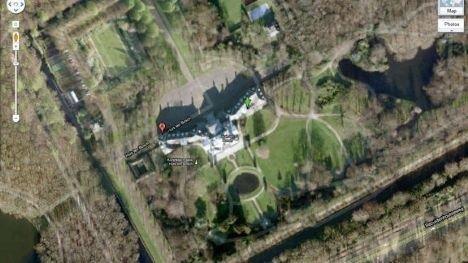 <p><b>Huis ten Bosch, Hollanda Kraliyet Ailesi</b></p>  Maps'de Beyaz Saray'n sansrlenmesinin ardndan Hollanda krallnn da ayn gizlilii istemesi art deil