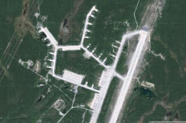 <p><b>OLENEGORSK ASKER HAVASS, RUSYA</b></p>  Google'n ulaamad bir nokta da Kuzey Buz Denizi kysndaki Murmansk kentinde bulunan Olenegorsk Askeri Havass. Rusya'nn olduka sk gvenlik nlemi ald askeri ste, orta ve uzun menzilli fzelerin konulandrld tahmin ediliyor.