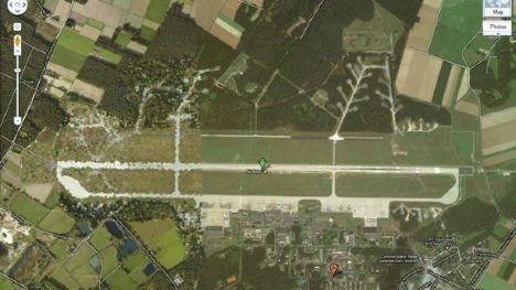 <p><b>NATO Air Base Geilenkirchen, Almanya</b></p>  Almanya'daki NATO ss her nedense ok fazla sansrlenmemi. Pistin sadece kk bir alannn sansrlendii grnyor
