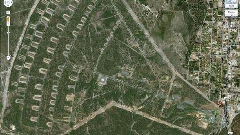 <p><b>Kullanlmayan NATO Cephane Deposu</b></p>  Depoya yaknlanca her eyin pikseller iinde kaldn gryoruz