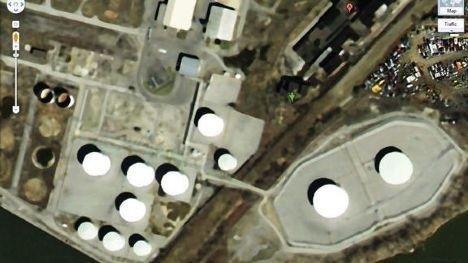 <p><b>Buffalo'daki Mobil Oil Corporation</b></p>  Mobil gibi byk bir irketin neden tesislerini gizledii merak konusu. Bunun nedeni ykselen petrol fiyatlar olabilir