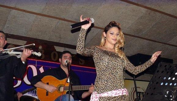 <p><b>Popstar Firdevs</b></p>  Popstar yarmasnda sempatik tavrlar ve jri yesi Armaan alayan ile tatl atmalar srasnda dikkat ekmiti. Yarmada ikinci oldu ancak daha sonra kard albmle istedii k yakalayamad.