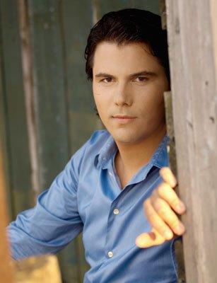 <p><b>Suat Suna </b></p>  Kemanyla kp en azndan belli bir seviyede arklar yapmay gelenek haline getirmiti. "Anszn ekip Gittin"le hatrlyoruz. Bir de hsranla biten Melike calan evliliiyle.