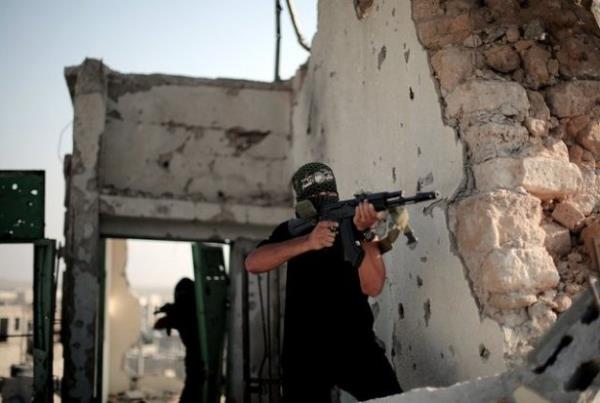 ''...srail tanknn imha edilmesi iin en uygun mesafeyi ayarlayan mcahit, dier mcahitlere gvenli bir blgeye doru ekilmelerini syledi ve tank patlatmay baard."