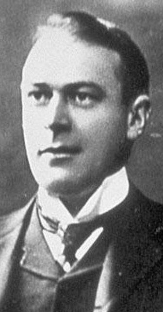 9- Thomas Andrews 1912'te batan Titanik'in ba mimar.