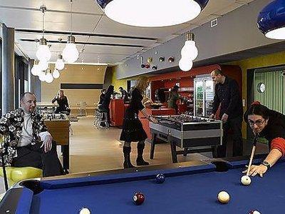 <br><b>Kullanc Deneyim Mhendisi</b></br>  <br>Maa: 112,536 dolar</br>    <p>Kullanc arayz tasarlayclar rnlerin nasl olduunu tasarlarken kullanc deneyim mhendisleri kullanclarn rn hakkndaki dncelerini toparlar. Bu sayede irket hangi rnlerin dizaynnn iyi olduunu anlar.</p>