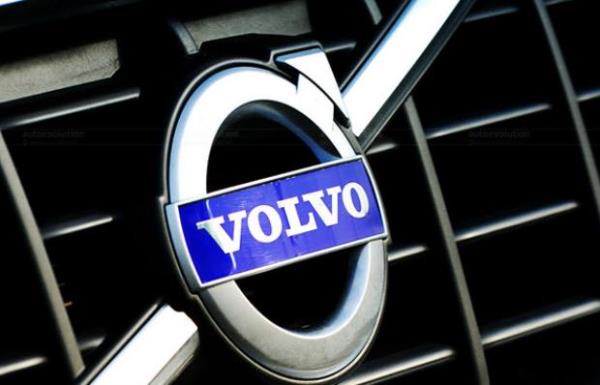 Volvo; Sava tanras Volvo arabalarn, sve`in eliini sembolize eden daire ve ok sslyor. Amblemin yaratcsnn, demir silahlarla donatlm sava tanrs Merih`i simgeledii figrde, ayn zamanda markann salamlna iaret ediyor.