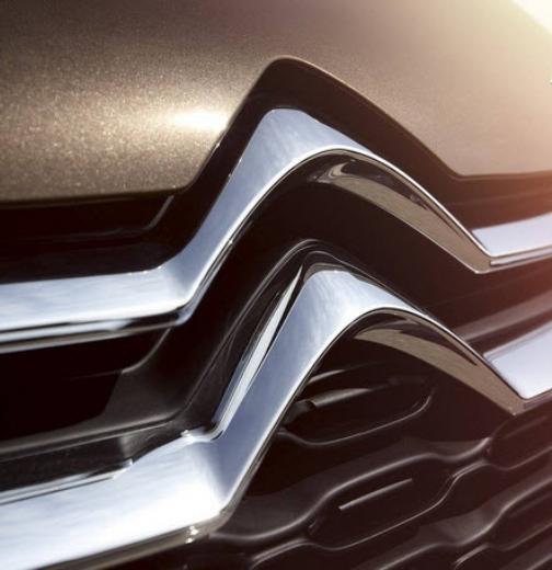 Citroen; Franszlarn ift al avu amblemi, daha nce baka bir Citroen rn olan dili arklarda kullanlyordu. 1919 ylnda arba yapmna balayan Franszlar, rettikleri ilk arabalarnda da ift al amblemi kullanmay uygun buldular.