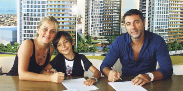 Zincidi, Adalar manzaral 16. kattaki provence tarzda dekore edilmi bir ev ald.