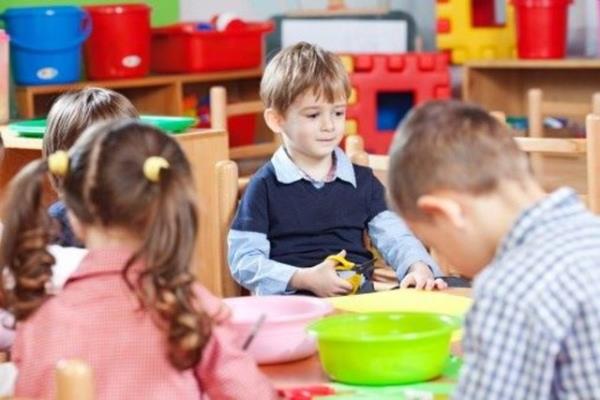 ocuklarn kendi yatlaryla birlikte olmas renme hznn ve byklerin zorlamasyla yapamayacaklar davranlar yapmalar asndan nemlidir.