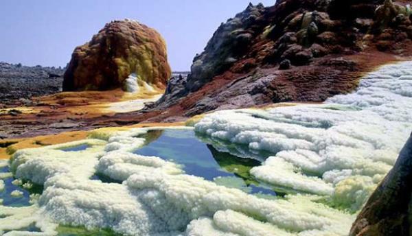 <br><b>DALLOL VOLKANI- ETYOPYA</b></br>  Etiyopya'nn Danakil blgesinde bulunan Dallol volkan, slfr, tuz ve dier minerallerle evrelenmi