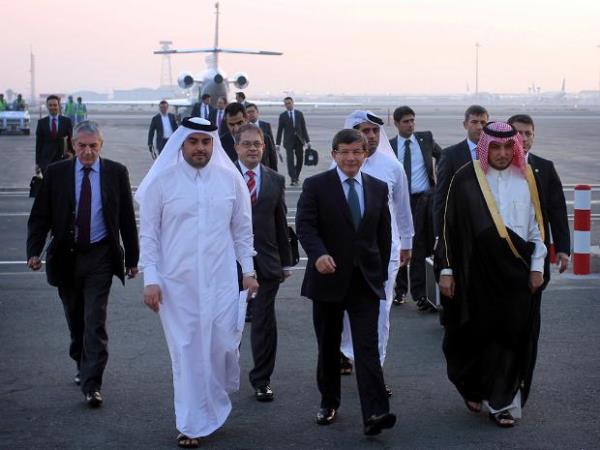 AB ile temaslardan, Kbrs mzakerelerine, Irak savana kadar hemen her alanda rol ald. Greve gelirken iki  yl sonra ayrlmay planlyordu. Yazmay planlad kitaplara younlamay, niversiteye dnmeyi hayal ediyordu. 2007 seimleri yaklarken milletvekili olmay dnmedii gibi ayrlmaya niyetlendi. Seim sonrasnda dosyalarn hazrlamaya da balad. Ancak ayrlmasn ne Erdoan uygun buldu ne de Gl. Hem PKK eylemlerinin artmas nedeniyle aniden kendisini yeniden youn bir diplomatik trafik iinde buldu. Erdoan'n zel uayla eitli lkelere giden, hkmet adna resmi temaslarda bulunan, Trkiye diplomasi tarihinde rneine rastlanmayan bir "Badanman" haline geldi.