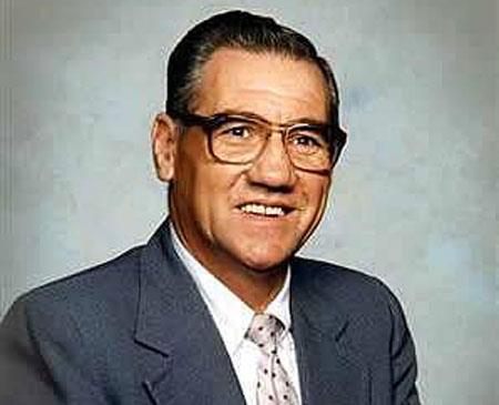 <p><b>Ameliyat srasnda yetersiz narkoz verildi</b></p>  Bat Virginyal bu kiinin ailesine gre, ameliyat srasnda yetersiz anesteziden dolay cerrahn yapt tm ilemleri hisseden hasta, operasyondan iki hafta sonra bunun yaratt bunalmla kendi canna kyd. Hasta 19 Ocak 2006'da Beckley'deki Raleigh General Hastanesi'ne, karnndaki arya neyin sebep olduunu renmek iin gidiyor ve ancak, operasyon srasnda, anestezik farkndalk olarak bilinen bir durumla kar karya kalyor. Hasta bu durumdayken acy, rahatszlklar ve basky hisseder; fakat ne konuabilir ne de hareket edebilir. ikayete gre, anestezi uzmanlar narkoz ilalarn vermiler; ancak onu tamamen bilinsiz hale getirecek genel anesteziyi, cerrahlarn ilk kesii atmalarndan 16 dakika sonrasna kadar vermemiler. Aile yeleri, 73 yandaki eski papazn, ameliyat srasnda acy hissetmesine ramen bunu belli edememesinin onu intihara srkleyecek bir travmaya soktuunu sylyor.