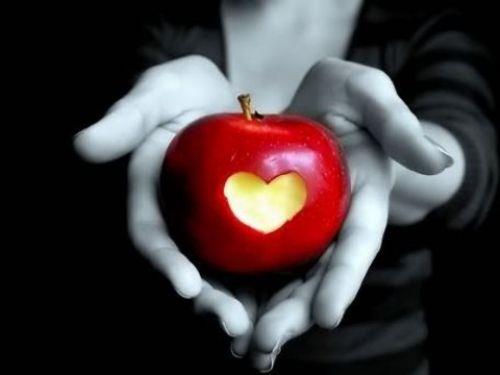 Antik Yunan'da bir kadna elma frlatmak evlenme teklifi anlamna geliyordu.