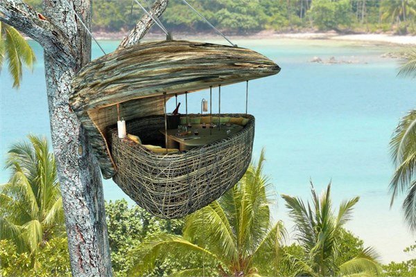 <br><b>Tree Pod Dining ? Soneva Kiri in Koh Kood, Bangkok</b></br>  Bu restoran zel dokuma bambularda misafirlerine esiz bir deneyim yaatyor.