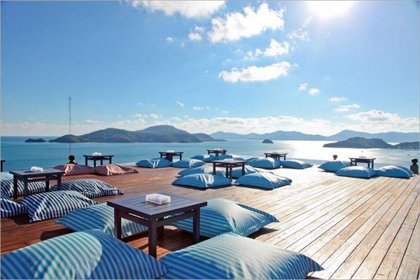 <br><b>360 Degrees Restaurant - Phuket, Tayland</b></br>  Restorann yemeklerinin de manzaras kadar kaliteli olduu syleniyor.