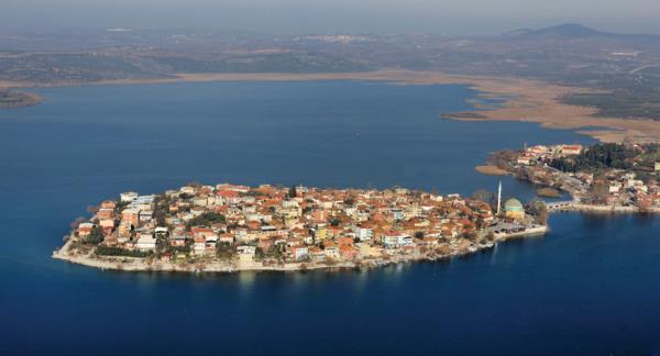 Glyaz kyne baz Turizm irketleri belirli aralklarla eitim amal geziler de dzenlemektedir.