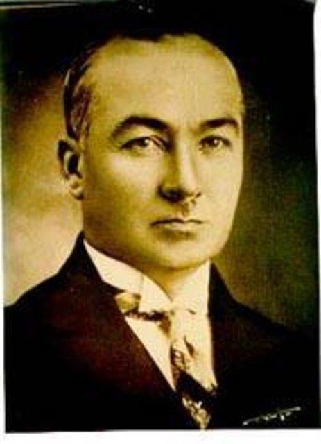 <br><b>AHMET FKR TZER </b></br>  Doum yeri : Bulgaristan - umnu  <br>Doum tarihi : 1878</br>