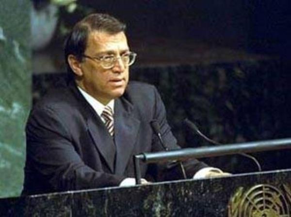 <br><b>AHMET MESUT YILMAZ </b></br>  Doum yeri: stanbul   <br>Doum tarihi: 6 Kasm 1947</br>