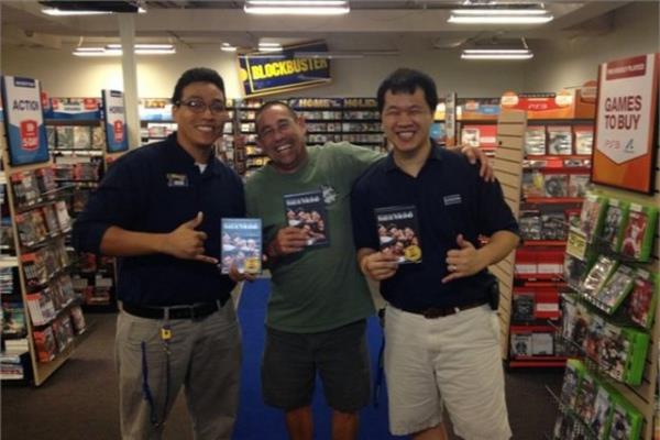 <br>Film kiralama merkezleri </br>  O yllarda bugn olduu gibi internet zerinden film izleme ya da indirme sz konusu deildi. Bunun yerine film kiralama merkezlerine gidilir istenen film ya da oyun kiralanp, sresi bitince geri getirilirdi.