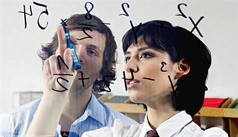 ngiltere'de "Ask Jeeves" arama motorunun yapt kamuoyu yoklamas, karsndaki kiiyi etkilemek ve zeki grnmek iin 13 sahte davran biiminin tercih edildiini gsterdi.