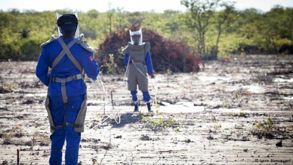 Mozambik grevinde byk baar: Bugne kadar Mozambik'te yrtlen almalarda 6,5 milyon metrekare alan temizlendi. Yaklak 2 bin kara maynnn yan sra binden fazla patlamam mhimmat ve topraa gml binlerce silah ve mhimmat bulunup imha edildi. u anda toplam 54 mayn avcs fare, 7 farkl ekibe bal olarak almalarn srdryor.