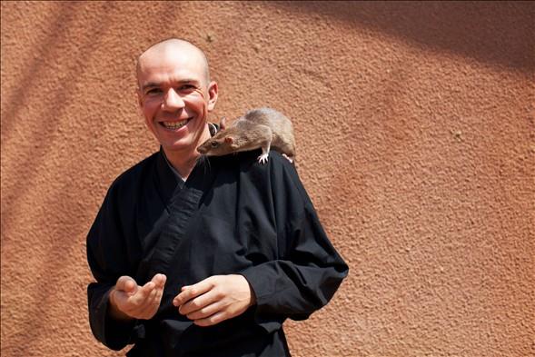 Bazen bu dostluk ilerleyebiliyor.