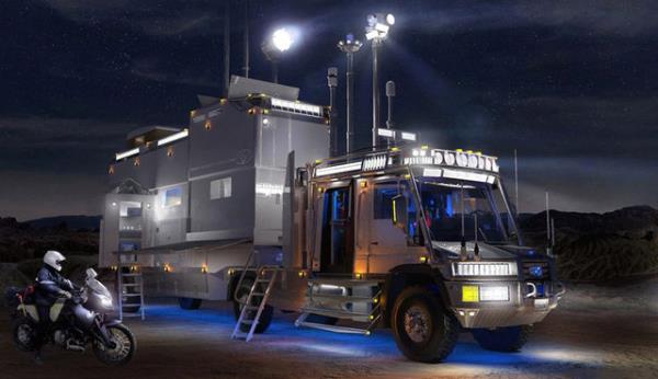 260 beygir gcnde motora ve 8 vitesli bir anzmana olan sahip canavar karavan her trl arazide gidebiliyor ve 45 dercelik rampalar trnabiliyor.