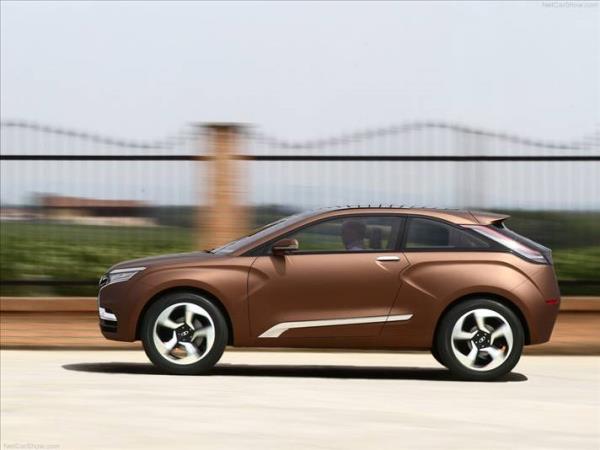 <p><b>RUSYA'DA OTOYA TALEP YKSEK</b></p>    Rusya, kii bana den ara says bakmndan, lkemiz gibi Avrupa'nn talebi en yksek pazar. Bat Avrupa?da 1000 kiiye den otomobil says 613'ken bu rakam Trkiye'de 151, Rusya'da ise 260. Ara satlarndaki ykselie bakldnda da u anda ylda 3 milyon aracn satld Rusya pazarnn 2017'ye kadar her yl ortalama yzde 3 bymesi ngrlyor. Ksa bir sre iinde Avrupa'nn en byk ara pazar olmas beklenen Rusya?da otomobil retim kapasitesi de yllk 3 milyon adede ulat.